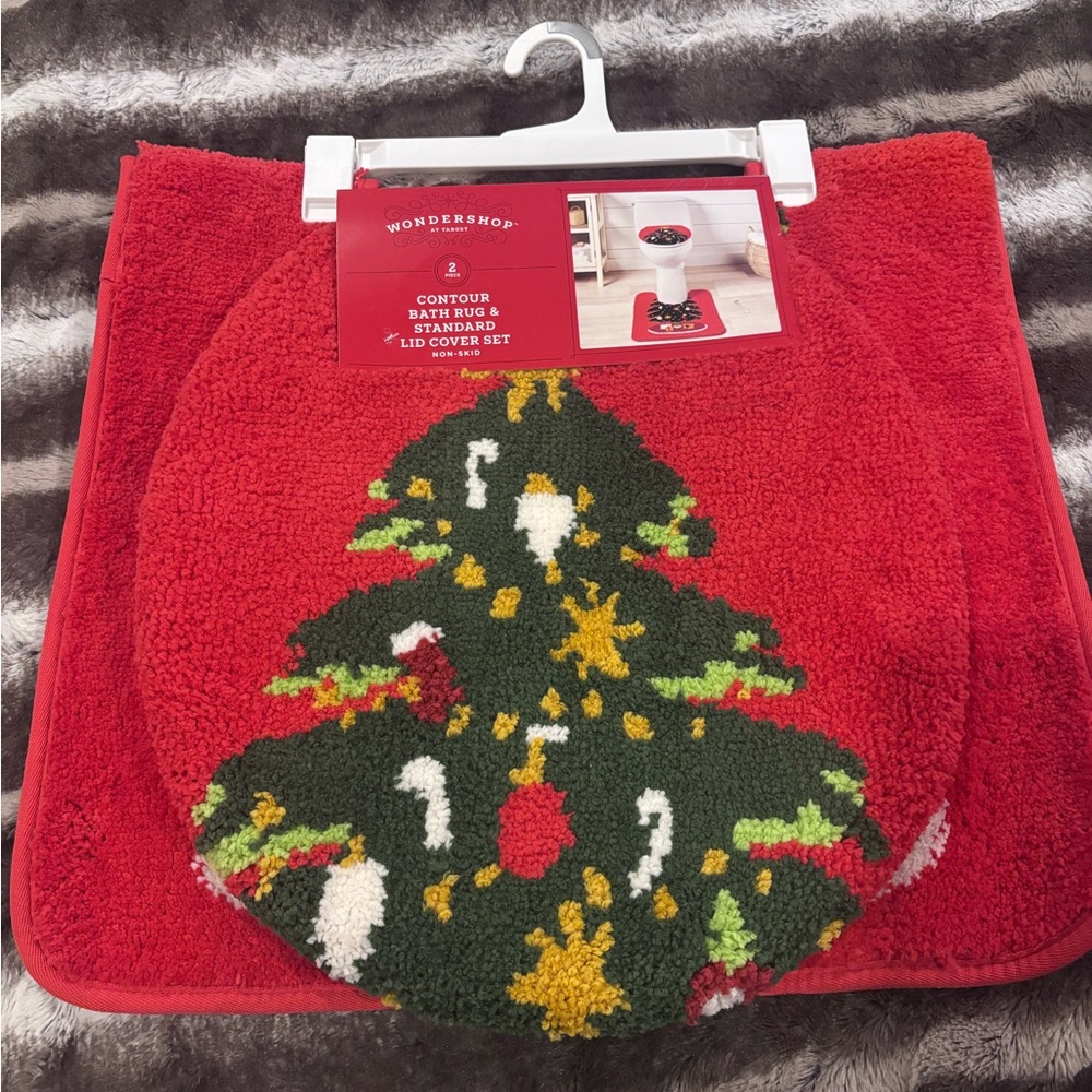 Wondershop Red and Green Bath Rug Set